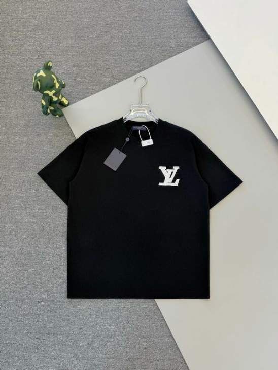 Picture of Louis Vuitton T Shirts Short _SKULVS-XLm6tx1517334